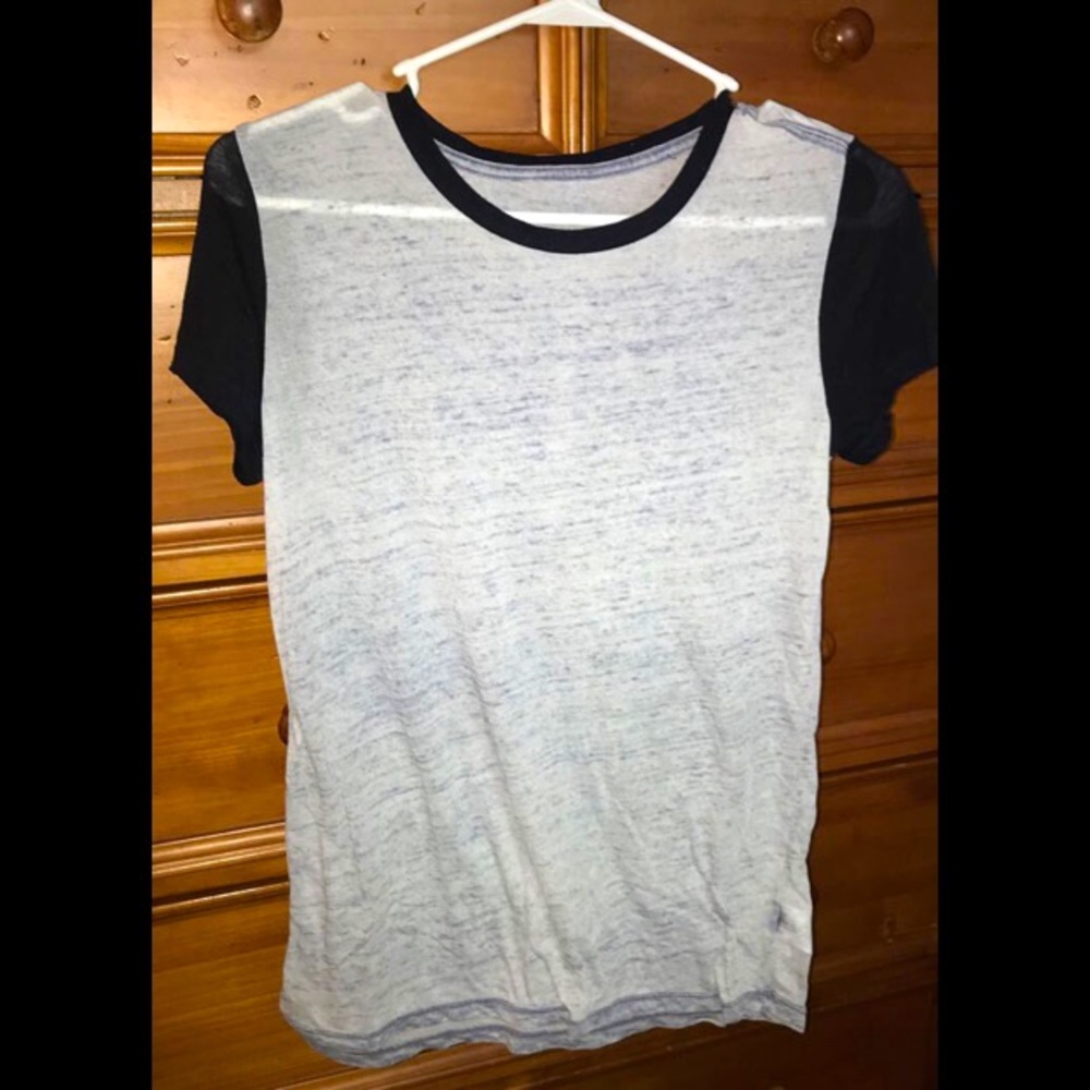 American Eagle tshirt